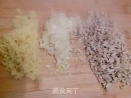 Make Red celery pork dumplings step 2