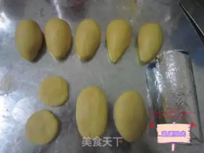 Make Hard bread -- golden horns step 3