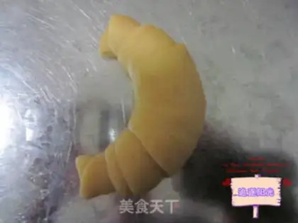 Make Hard bread -- golden horns step 9