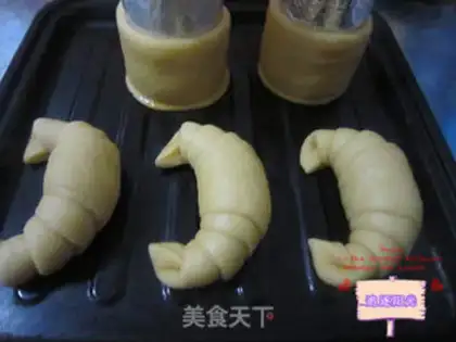 Make Hard bread -- golden horns step 11