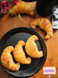 Make Hard bread -- golden horns step 12