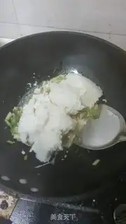 Make Delicious egg fried rice step 5