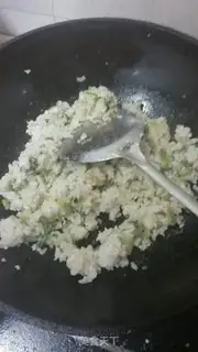 Make Delicious egg fried rice step 6