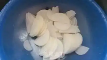 Make Sugar vinegar and radish step 3