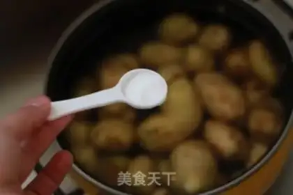 Make Pepper salt, potatoes step 1