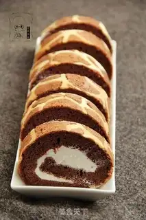 Make Cake roll with giraffes step 7