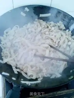 Make Celery egg fried river powder step 5