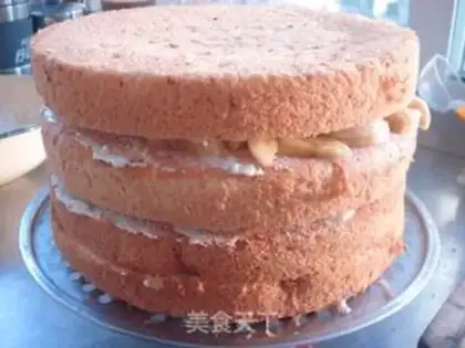 Make Strawberry birthday cake step 4
