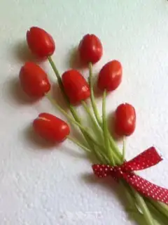 Make Tomato tulips step 3