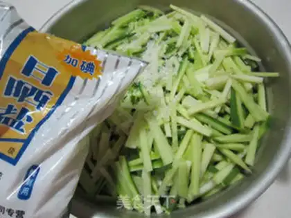 Make Spicy radish step 1