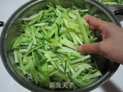 Make Spicy radish step 2