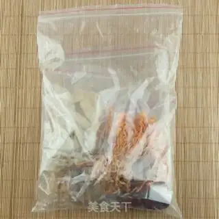 Make Worm and flower geled chicken feet step 0