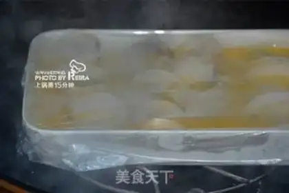 Make Cracking eggs step 4