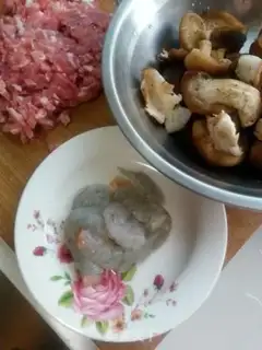 Make Crackers, mushrooms, shrimp step 0