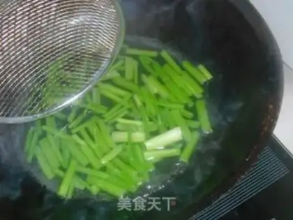 Make Celery fried beans step 3