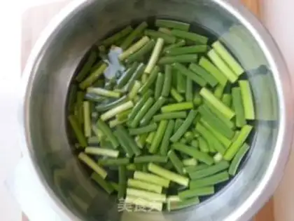 Make Garlic fried eggs step 0