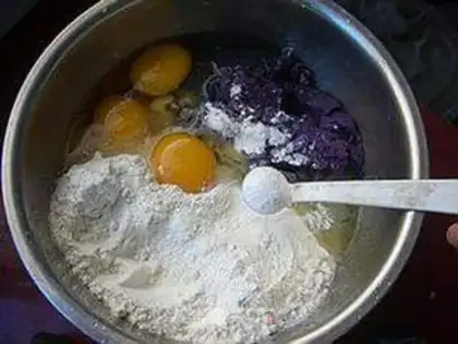 Make Garlic fried eggs step 2