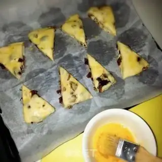 Make raisin walnut scone step 10