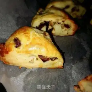 Make raisin walnut scone step 11