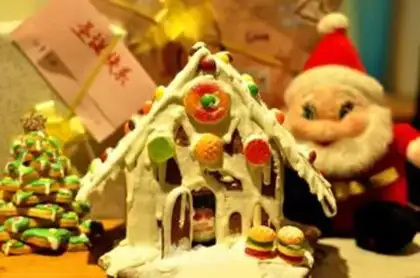 Make Sweet gingercake house step 19