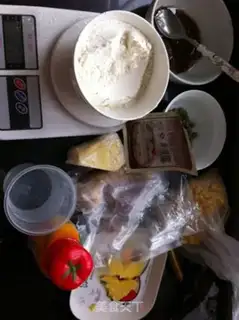 Make A gravy corn pizza step 0