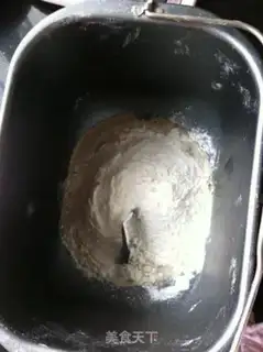 Make A gravy corn pizza step 1