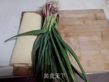 Make Onions and bean skin step 0
