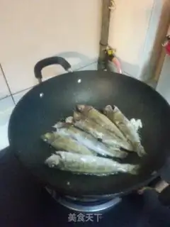 Make They always burn yellow fish step 4