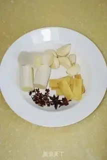 Make Garlic spicy sauce. Fish step 1