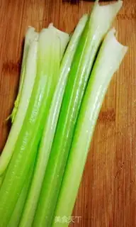 Make Celery makes lilies step 0