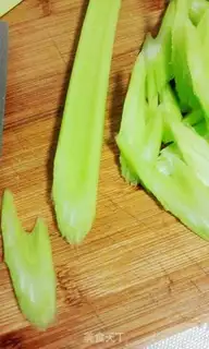 Make Celery makes lilies step 3