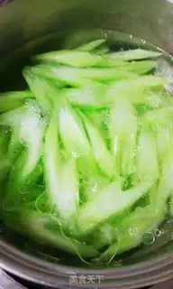 Make Celery makes lilies step 4