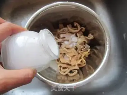 Make Twin pepper duck intestines step 1