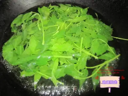 Make Fried eggs step 1