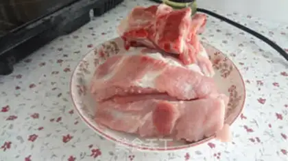 Make The hand grabs the garlic bone step 0