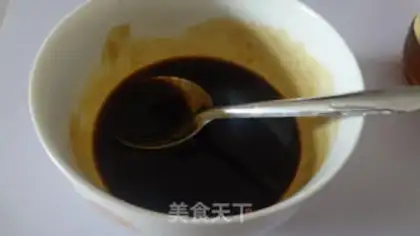 Make The hand grabs the garlic bone step 1