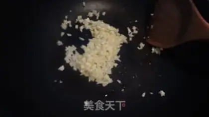 Make The hand grabs the garlic bone step 7