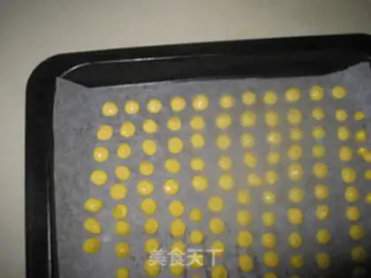 Make Little yolk cookies step 5