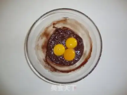 Make Six-inch chocolate twirl cake step 4