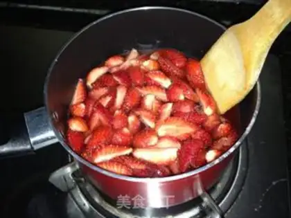 Make Strawberry jam step 3