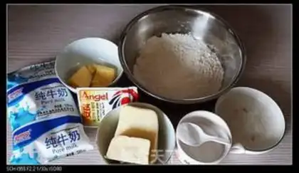 Make Black pepper chicken Dish Pizza step 0