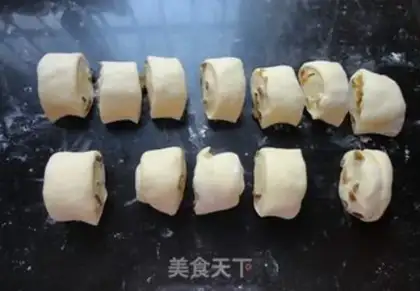 Make raisin roll step 6