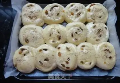 Make raisin roll step 8