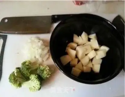 Make Salmon fish cream potato soup step 1