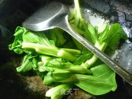 Make Black-muck, yellow-eared cabbage step 2