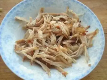 Make Red-oiled chicken silk step 1