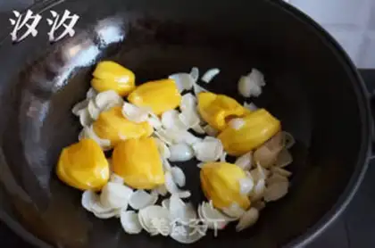 Make Pineapple lily step 2