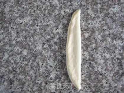 Make Chestnut rose rolls step 15