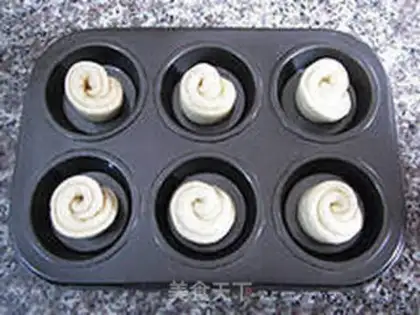 Make Chestnut rose rolls step 17