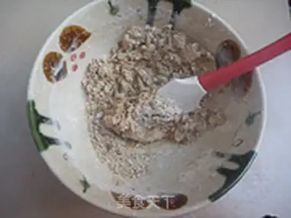 Make Little circle of red sugar step 1